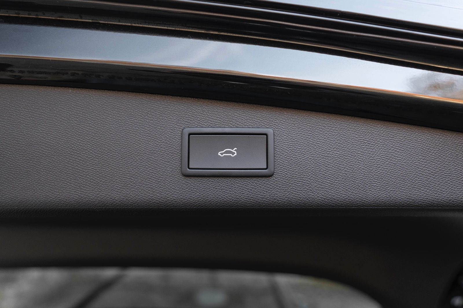 Fahrzeugabbildung CUPRA Leon Sportstourer 1.5 eTSI ACC LED TOTW CARPLAY