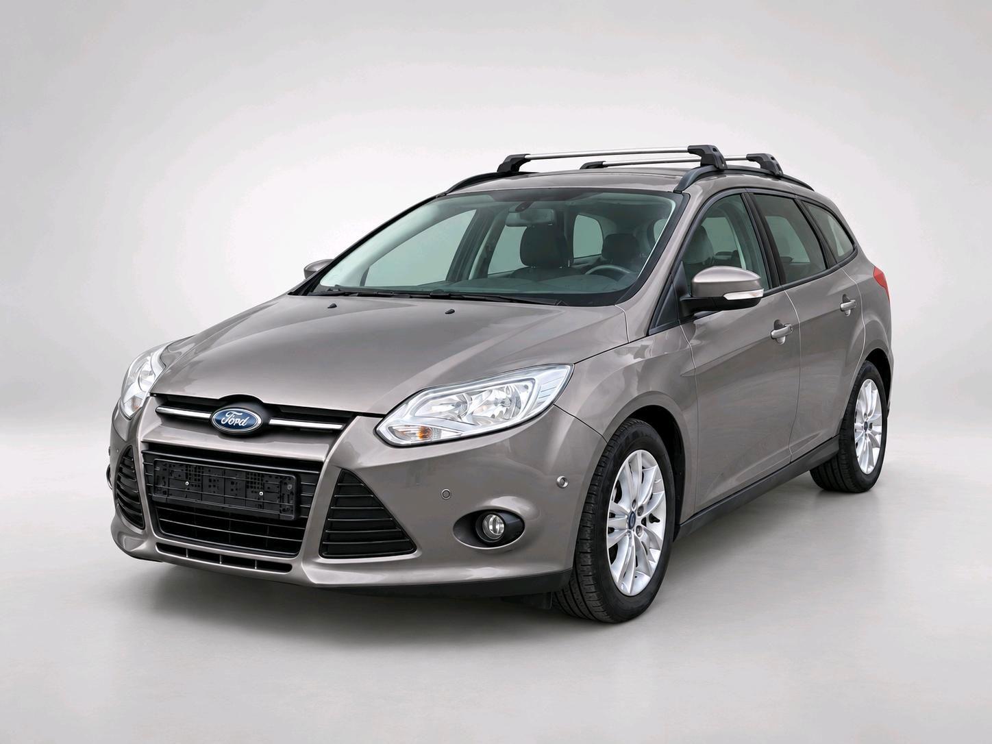 Ford Focus 2011 — rear view