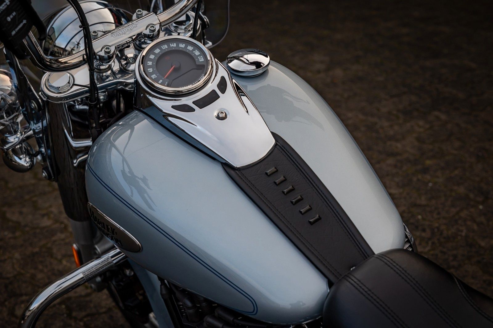 Fahrzeugabbildung Harley-Davidson Softail Heritage FLHCS 114 CUI -NEUWERTIG -
