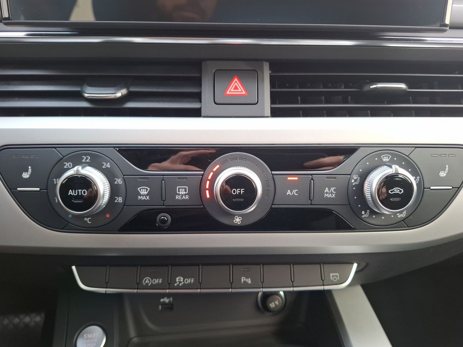 Fahrzeugabbildung Audi A4 Avant 35 TDI S-line S-tronic Matrix Navi ACC