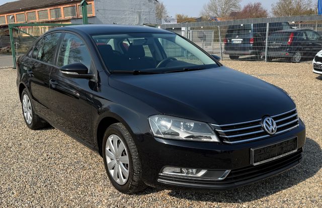 Volkswagen Passat Lim mit Navi