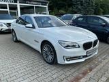 BMW 750 i Service lückenlos BMW 76000 km Leder Exclu - BMW in Duisburg