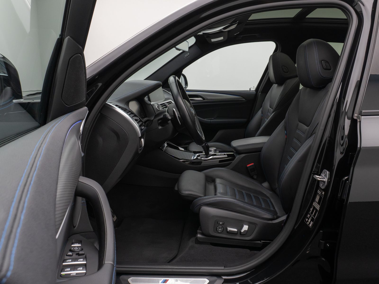 Fahrzeugabbildung BMW X3 xD30d M Sport Panorama Kamera HUD HiFi 19Zoll