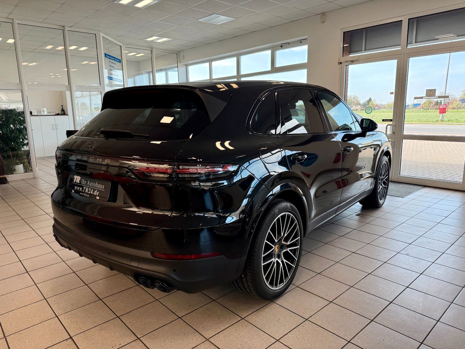 Fahrzeugabbildung Porsche Cayenne V6 Platinum Edition Luftfederung/AHK/21"