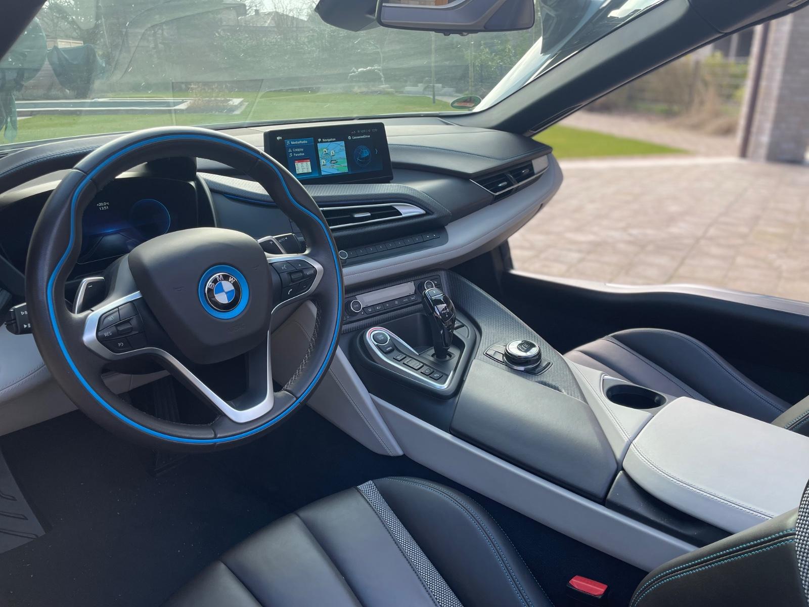 BMW i8 Roadster /Servi+Reifen neu 92,8% Batterie