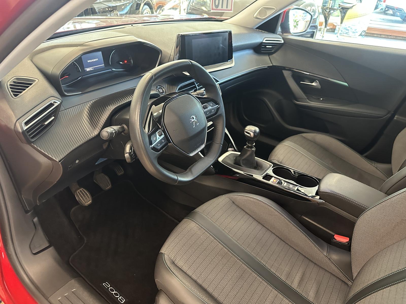 Peugeot 2008 Allure*LED*Tempo*1.Hand*Leder*CarPlay*PDC