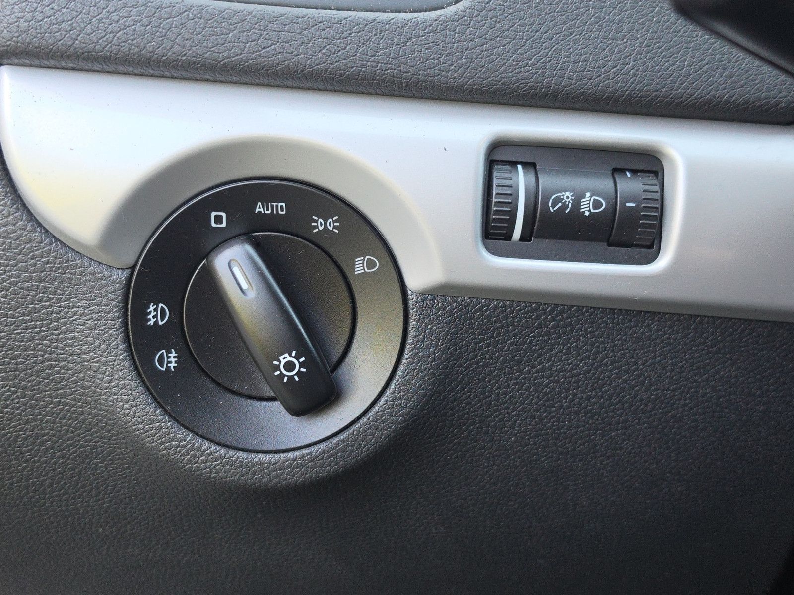 Fahrzeugabbildung SKODA Yeti TDI Ambition Plus Edition 4x4 ALLRAD TEMPOM