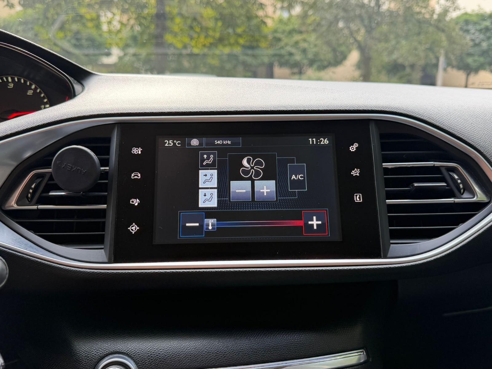 Peugeot 308 2014 — photo 13