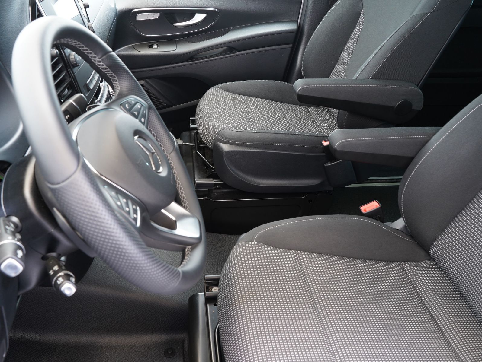 Fahrzeugabbildung Mercedes-Benz Vito Tourer 119 CDI Pro 4x4 lang PÖSSL VANSTAR