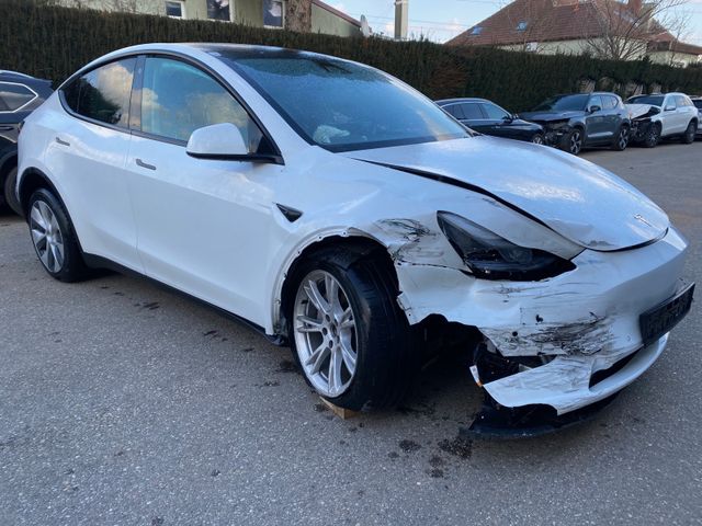 Tesla Model Y LONGE RANGE DUAL MOTOR