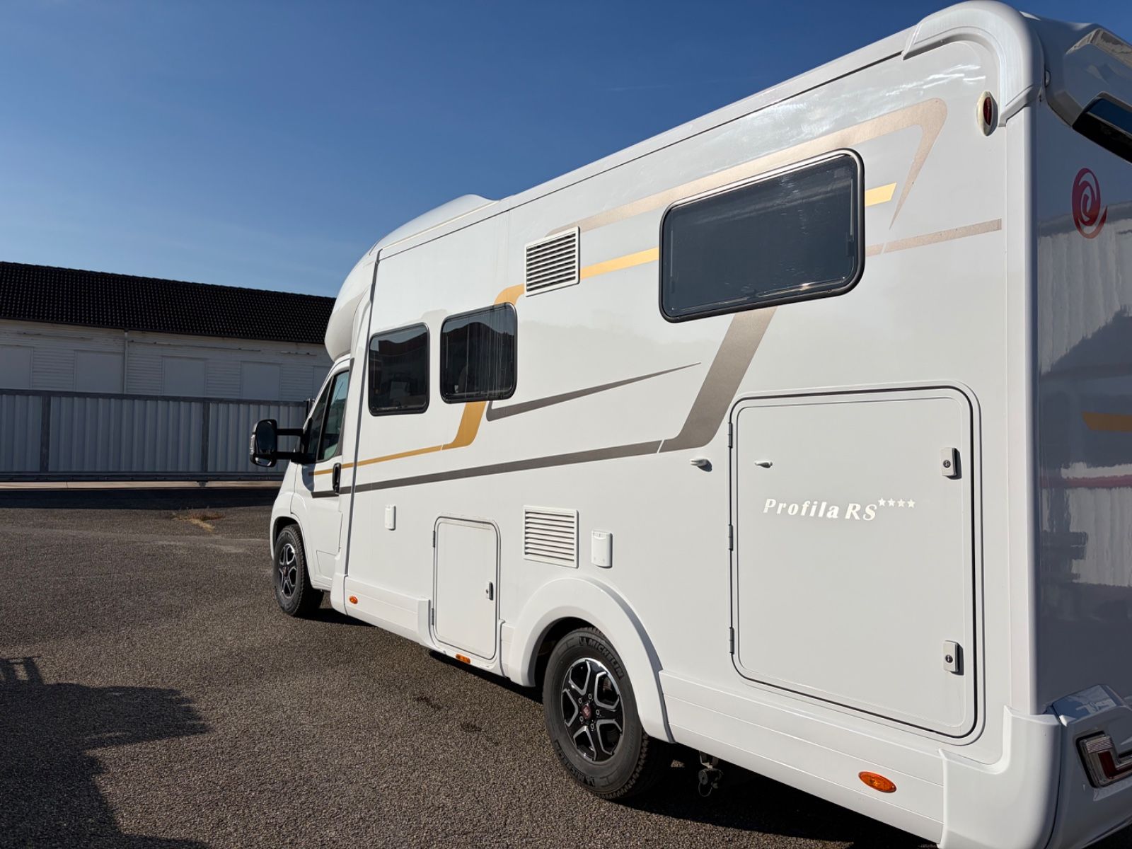 Fahrzeugabbildung Eura Mobil Profila RS 695 EB