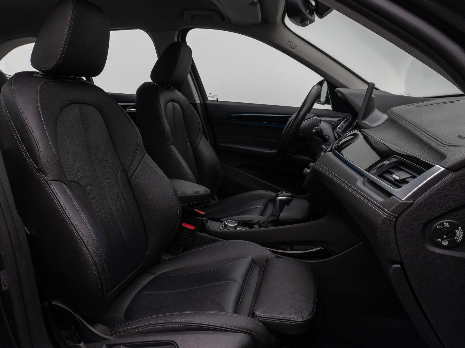 Fahrzeugabbildung BMW X1 xD25e SportLine Kamera HUD DAB HiFi AHK Alarm