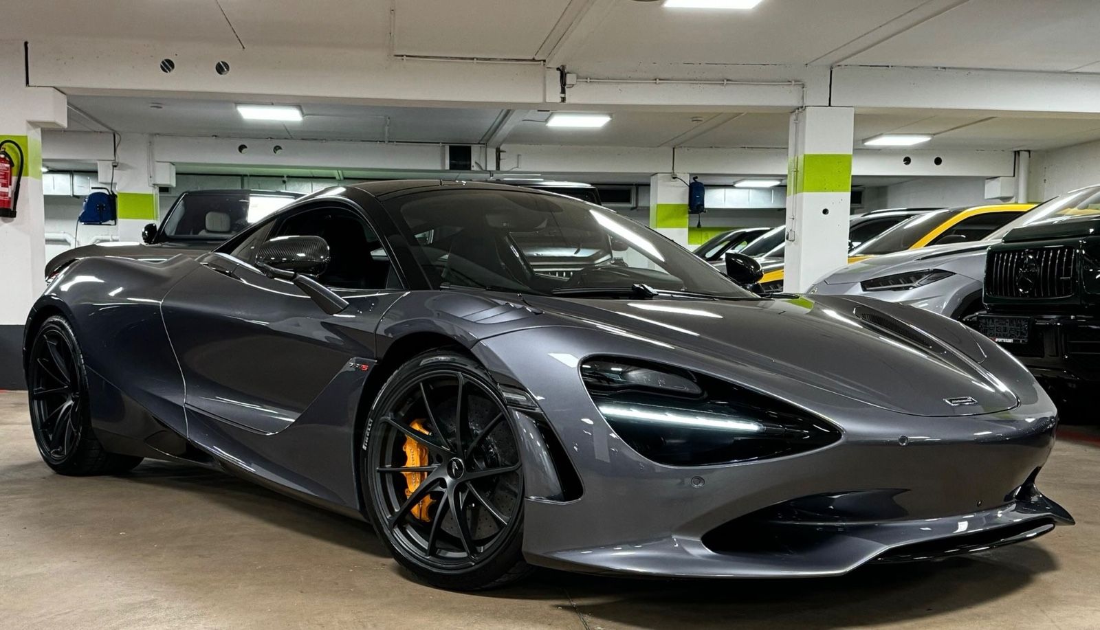 Fahrzeugabbildung McLaren 750S COUPE MY25 CARBON EXT&INT B&W LIFT FULLOPT!