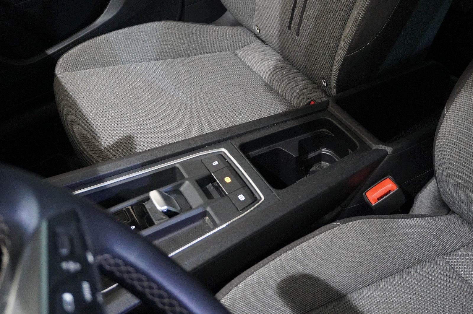 Fahrzeugabbildung SEAT Leon ST 1.0 E-TSI STYLE DSG NAVI/LED/KAMERA/DAB+