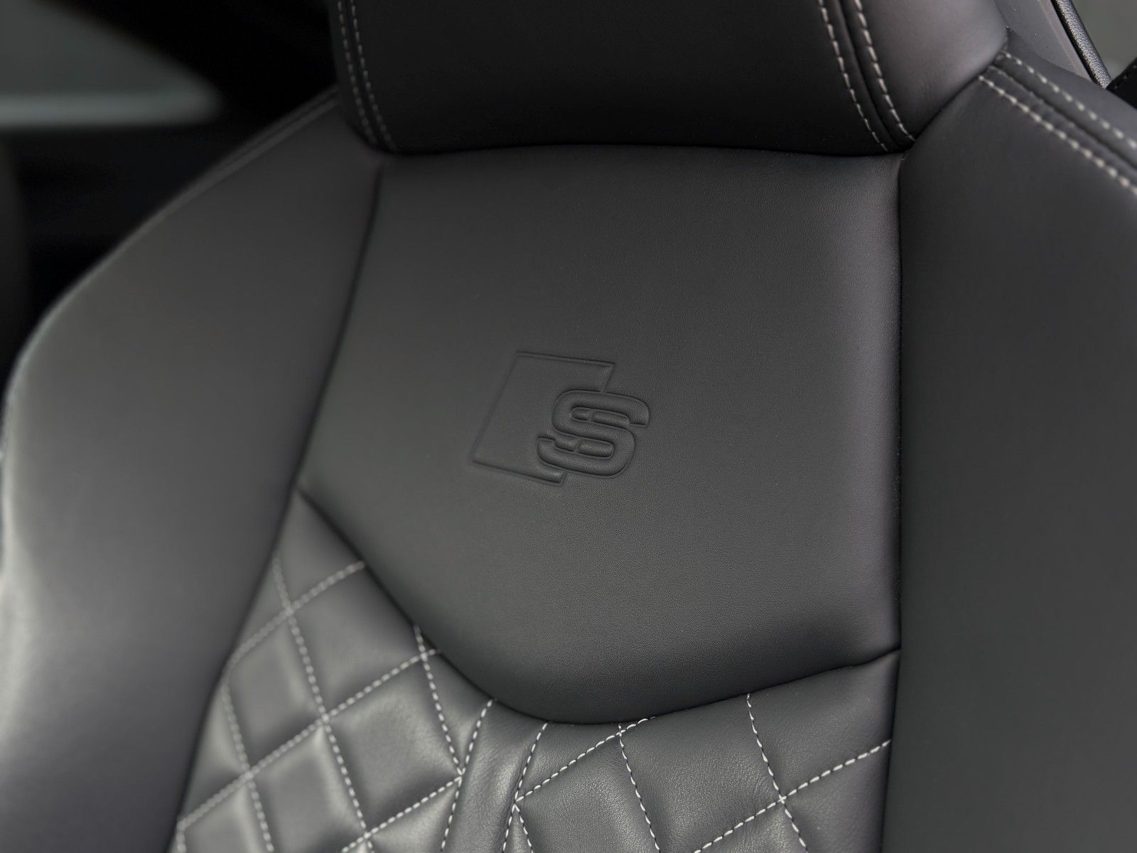 Fahrzeugabbildung Audi TT Coupe 1.8 TFSI S Line B&O CAM Tempomat Leder
