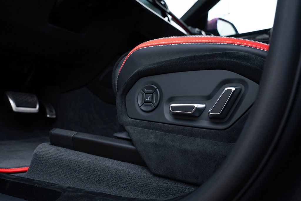 LAMBORGHINI Urus 2025