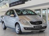 Mercedes-Benz A 160 Automatik NAVI+SITZHEIZUNG+KLIMA+ALLWETTER - Mercedes-Benz A 160 Gebrauchtwagen in Stuttgart