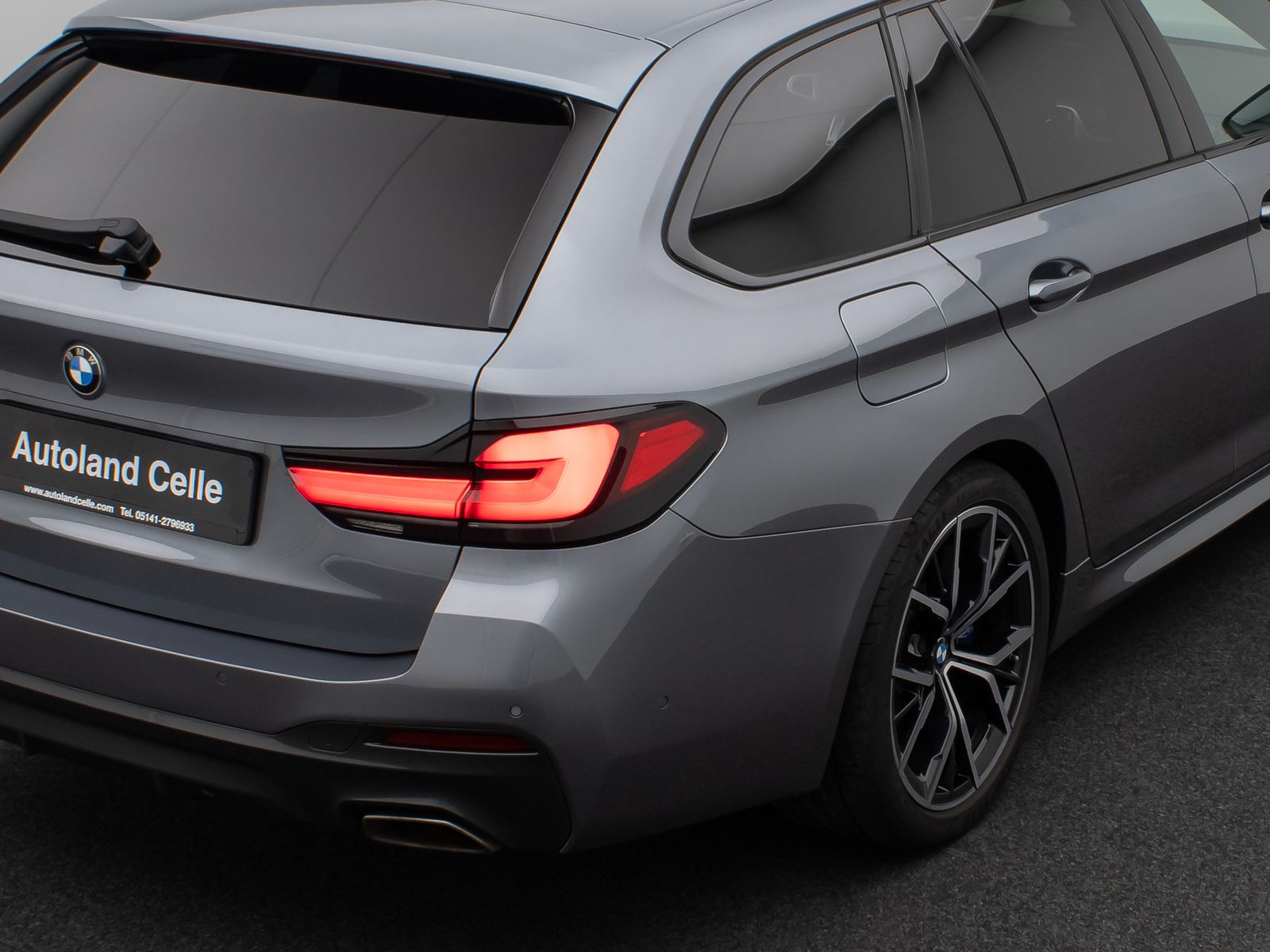Fahrzeugabbildung BMW 540i xD M Sport Panorama DAB H/K DispKey 19Zoll
