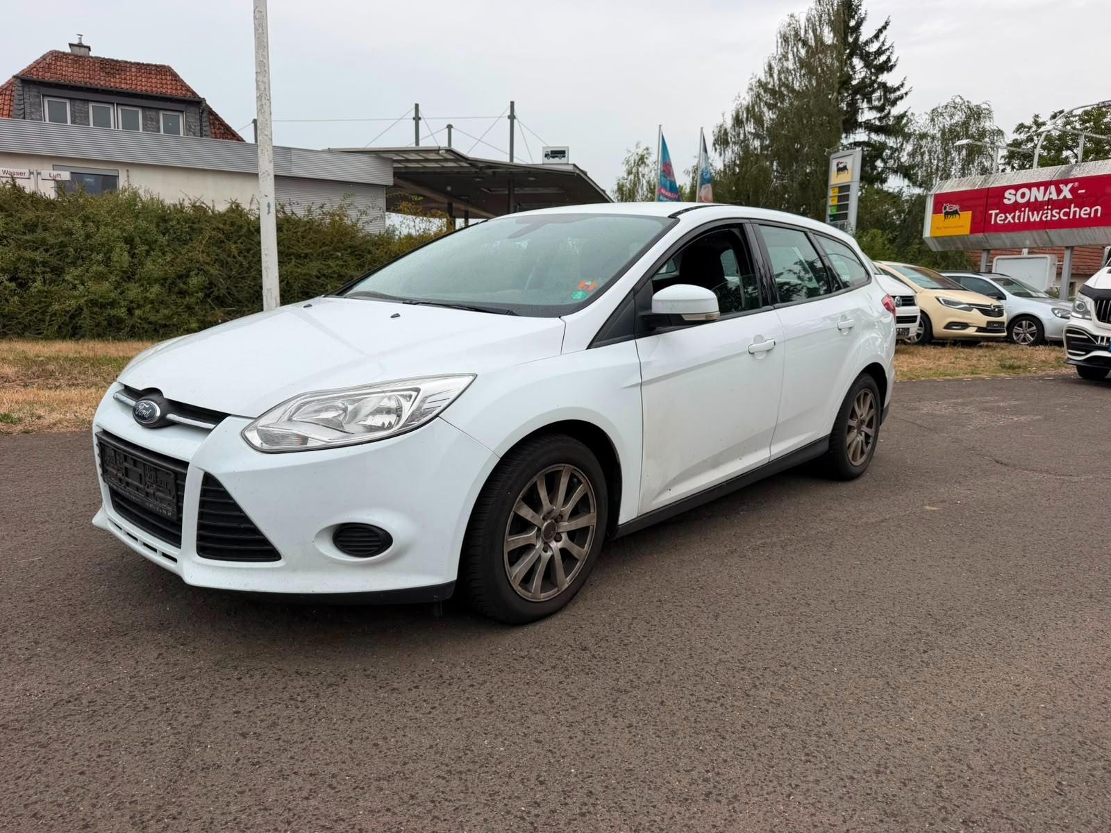 Ford Focus 2013 — rear view