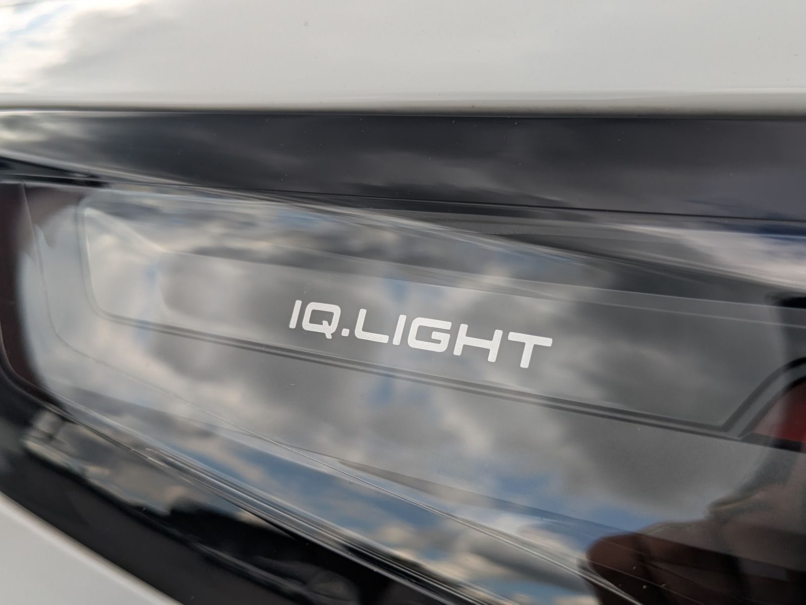 Fahrzeugabbildung Volkswagen Tiguan 2.0 TDI 4M R-Line PANO*H&K*AHK*MATRIX*20"