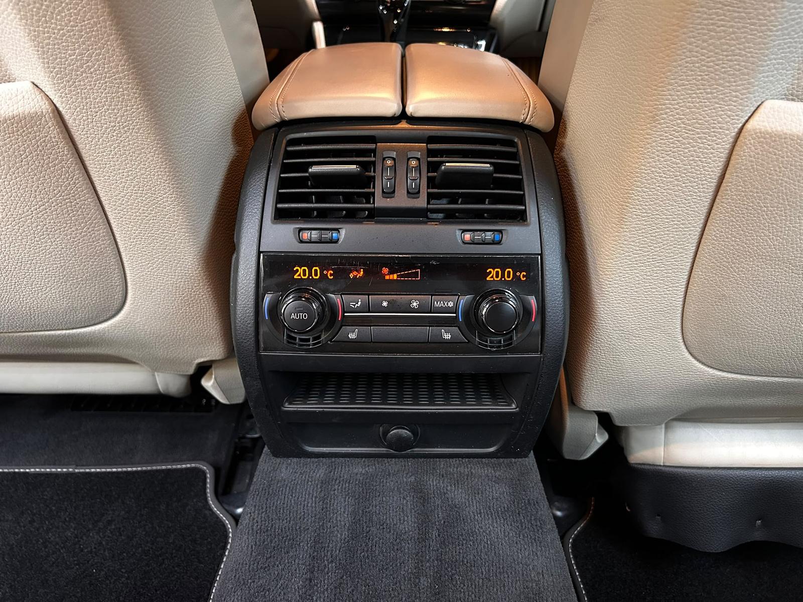 BMW 550i Touring | 408 ch | BVA | Affichage tête haute | Chauffage auxiliaire | Sièges chauffants avant/arrière | Soft Close | Attelage fixe