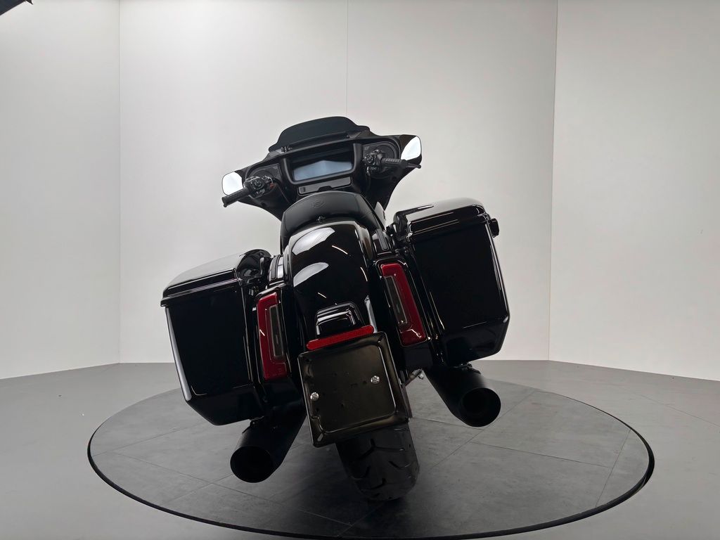 Fahrzeugabbildung Harley-Davidson STREET GLIDE FLHX *NEUWERTIGER ZUSTAND*