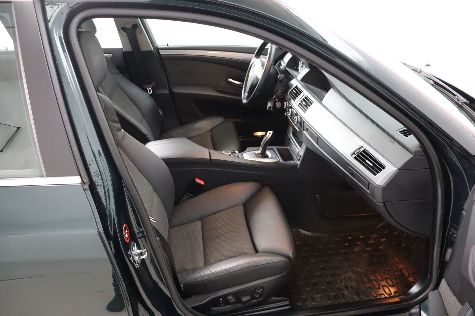 Fahrzeugabbildung BMW 525 i touring Edition * Xenon * Navi * PDC