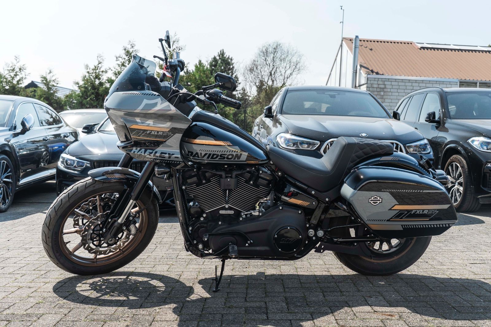 Fahrzeugabbildung Harley-Davidson FXLRST