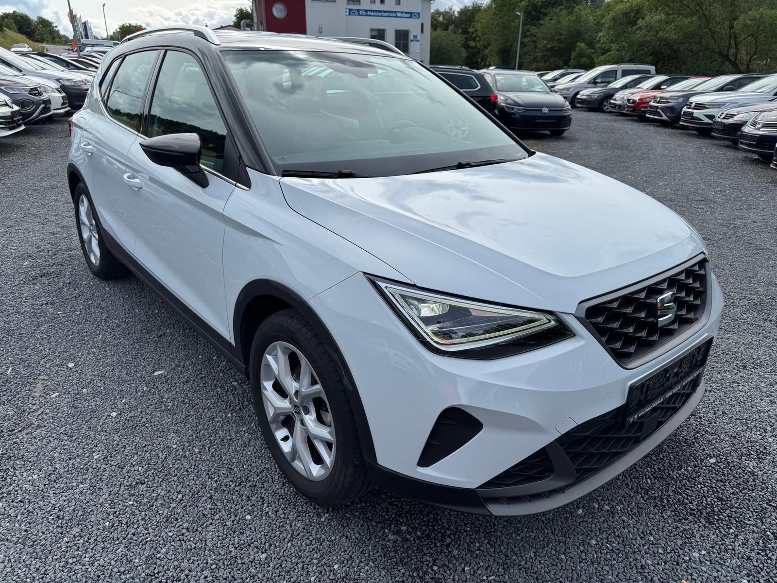 SEAT Arona 1.0 TSI *FR*PDCHI*SHZ*DAB*NAVI*TEMPOMAT*MI