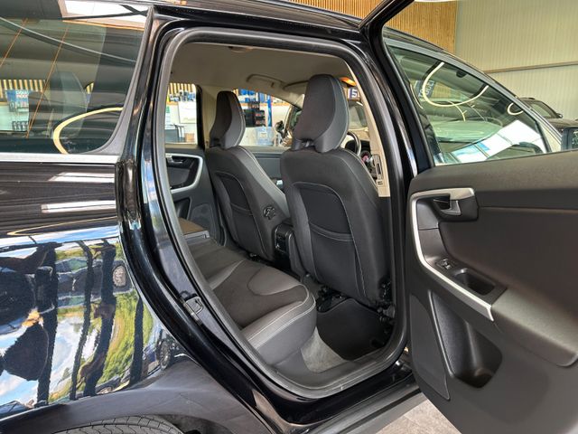 Volvo XC60 Momentum AWD *Xenon*Leder*