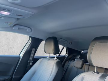 Peugeot 2008 Elektro Allure 136 50kWh Carplay+SHZ+RFK