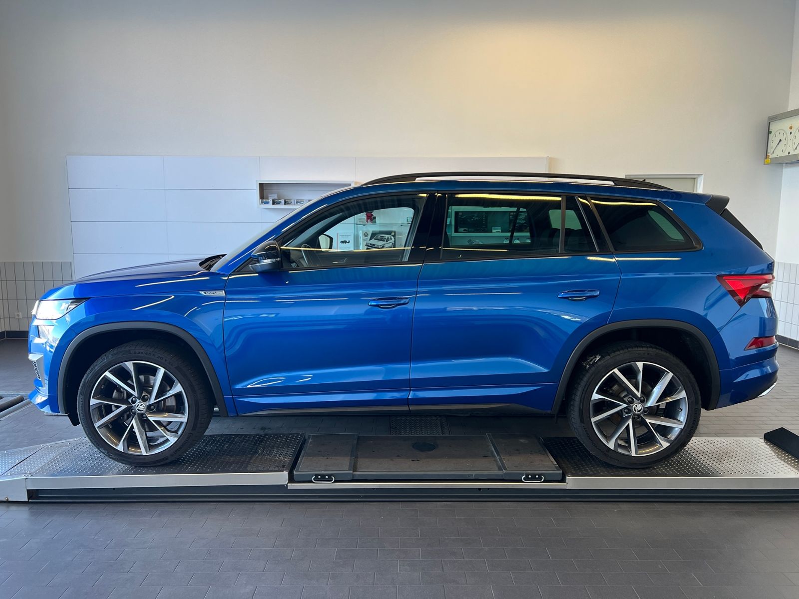 Fahrzeugabbildung SKODA Kodiaq Sportline 2.0 TDI DSG 4x4 *AHK,Pano,Stand