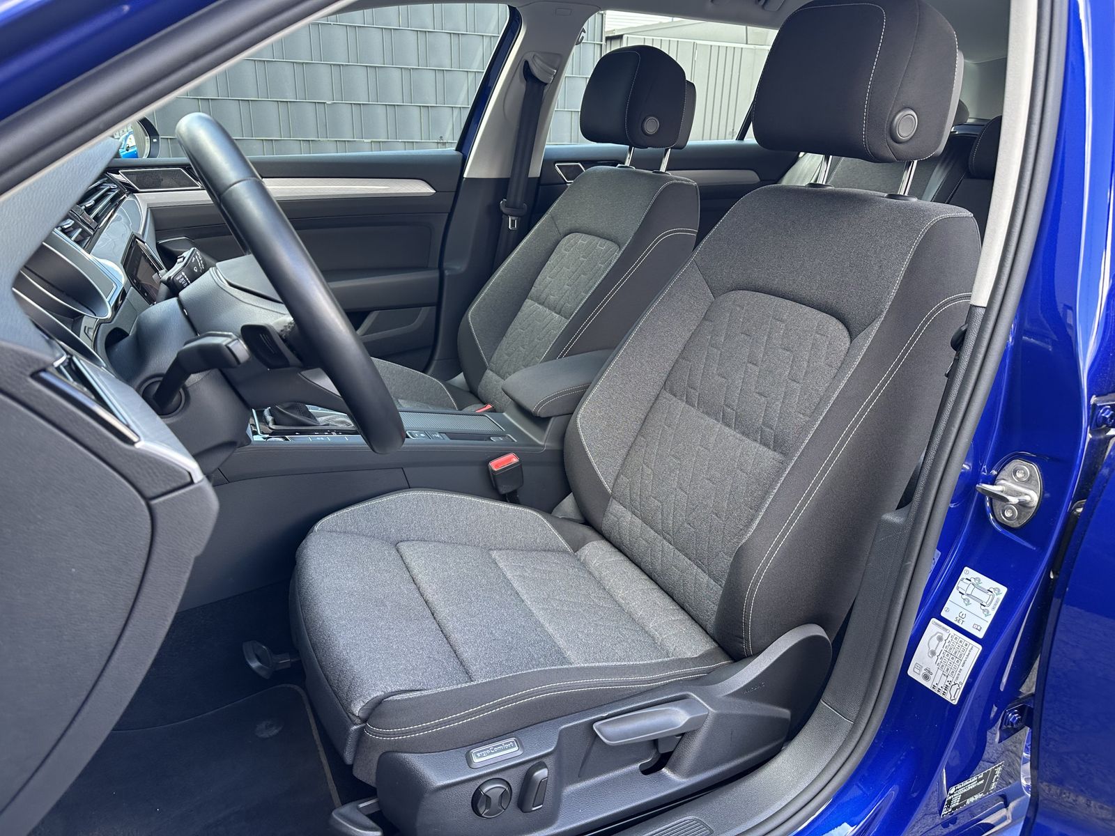 Fahrzeugabbildung Volkswagen Passat Variant R-Line NAV+LED+ACC+KAMERA+18ZO+PP