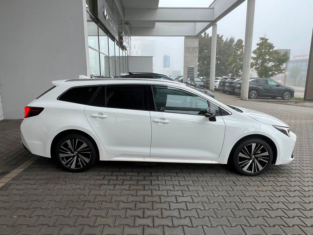 Fahrzeugabbildung Toyota Corolla TS 1.8 Hybrid Teamplayer Technikpaket