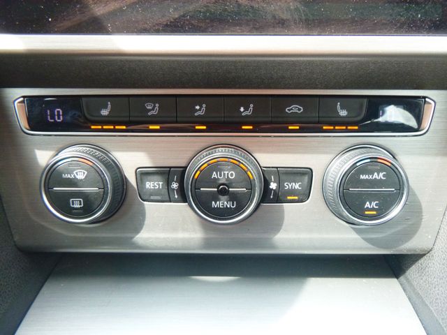 Fahrzeugabbildung Volkswagen Passat 2,0 TDI Variant >AUT/NAV/KAM/PDC/SHZ<