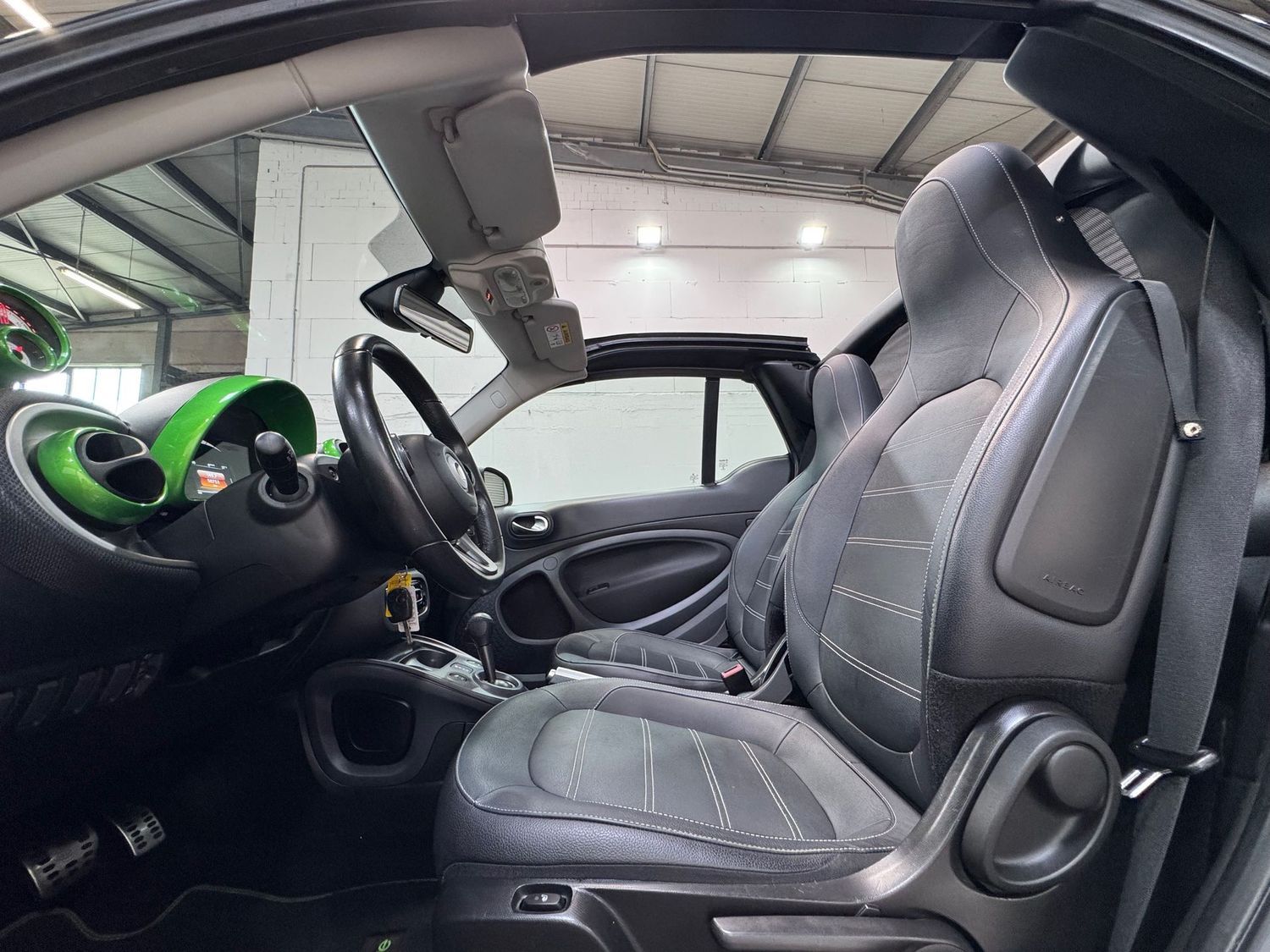 Fahrzeugabbildung Smart forTwo Brabus Edition Greenflash#Leder#Spur#JBL#