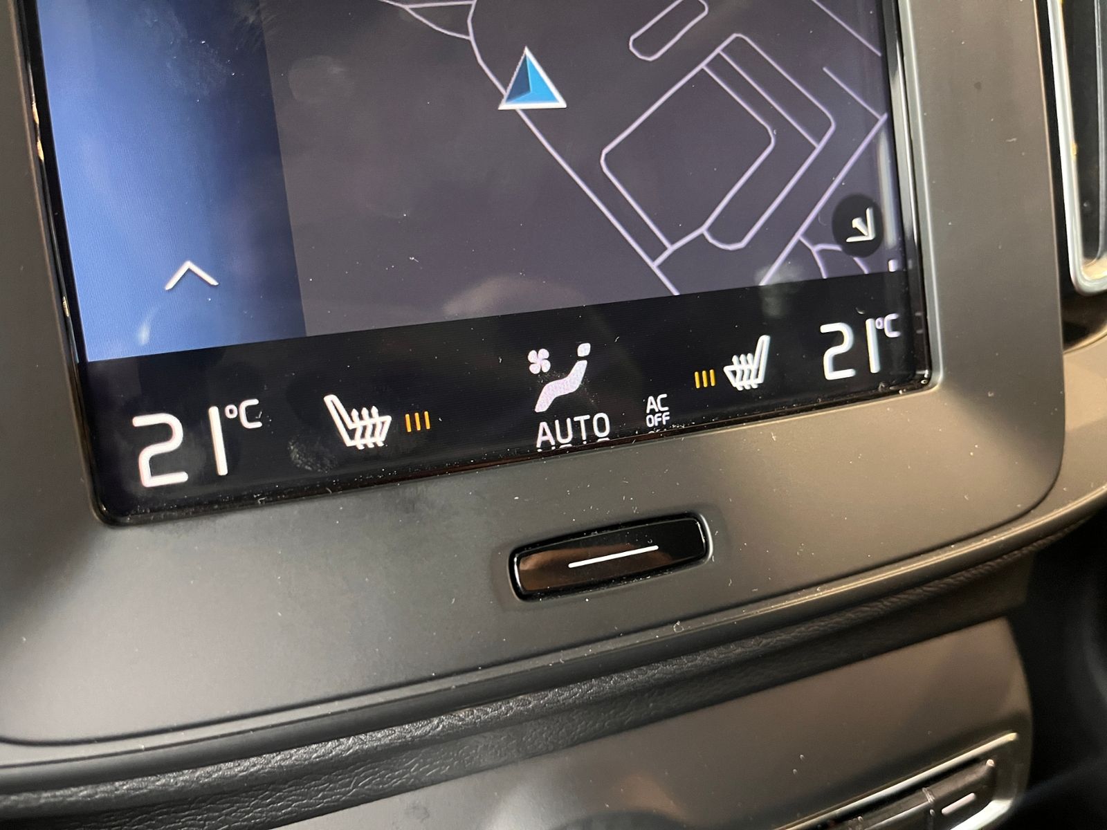 Fahrzeugabbildung Volvo XC40 AWD AHK LED NAVI ALU