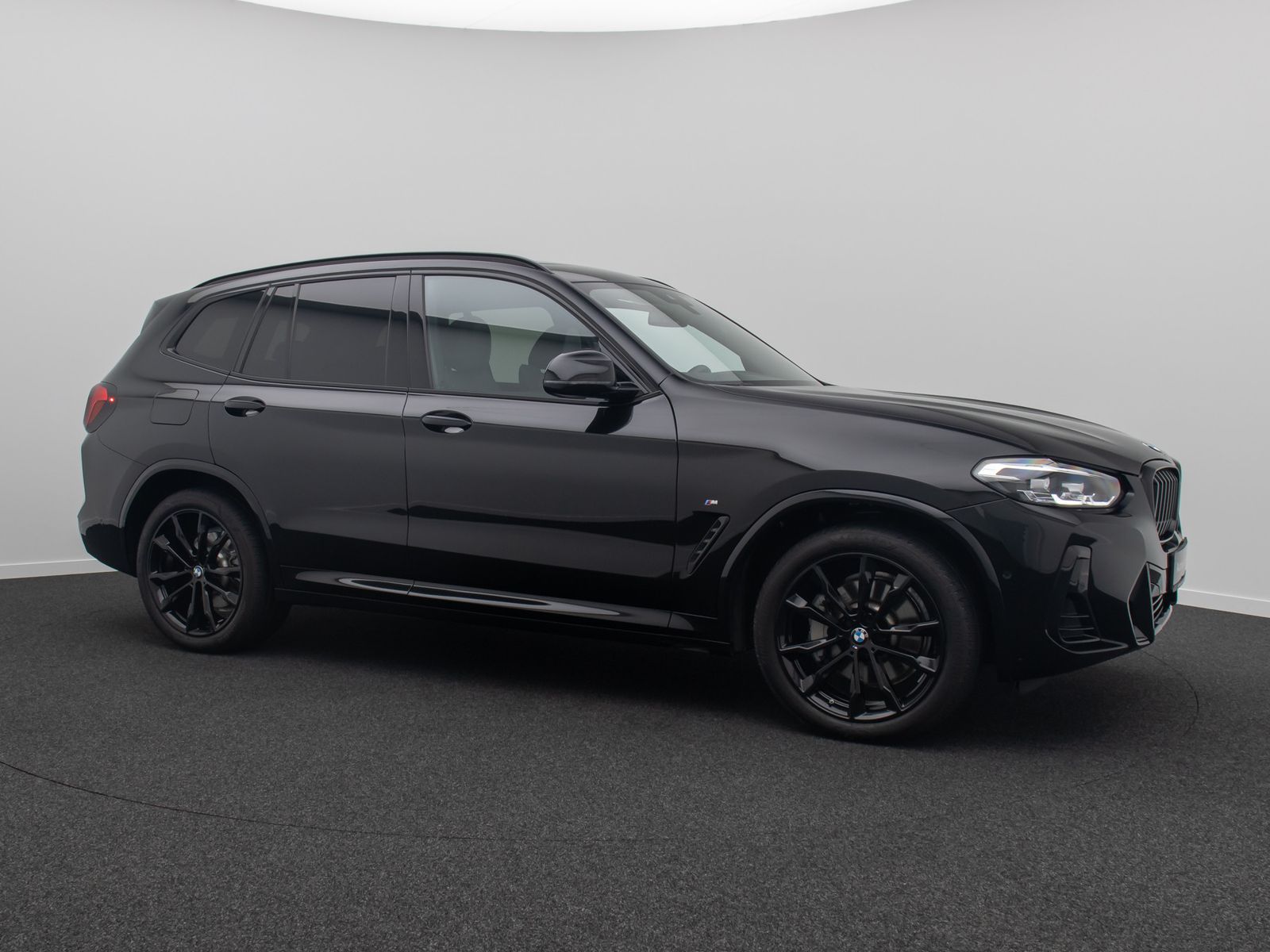 Fahrzeugabbildung BMW X3 xD30i M Sport AHK Kamera DAB HUD Panorama 20"