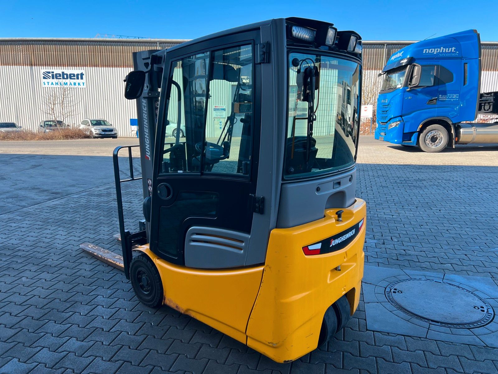 Fahrzeugabbildung Jungheinrich EFG 215 / Triplex: 4.25m! / SS / nur 995h! Waage