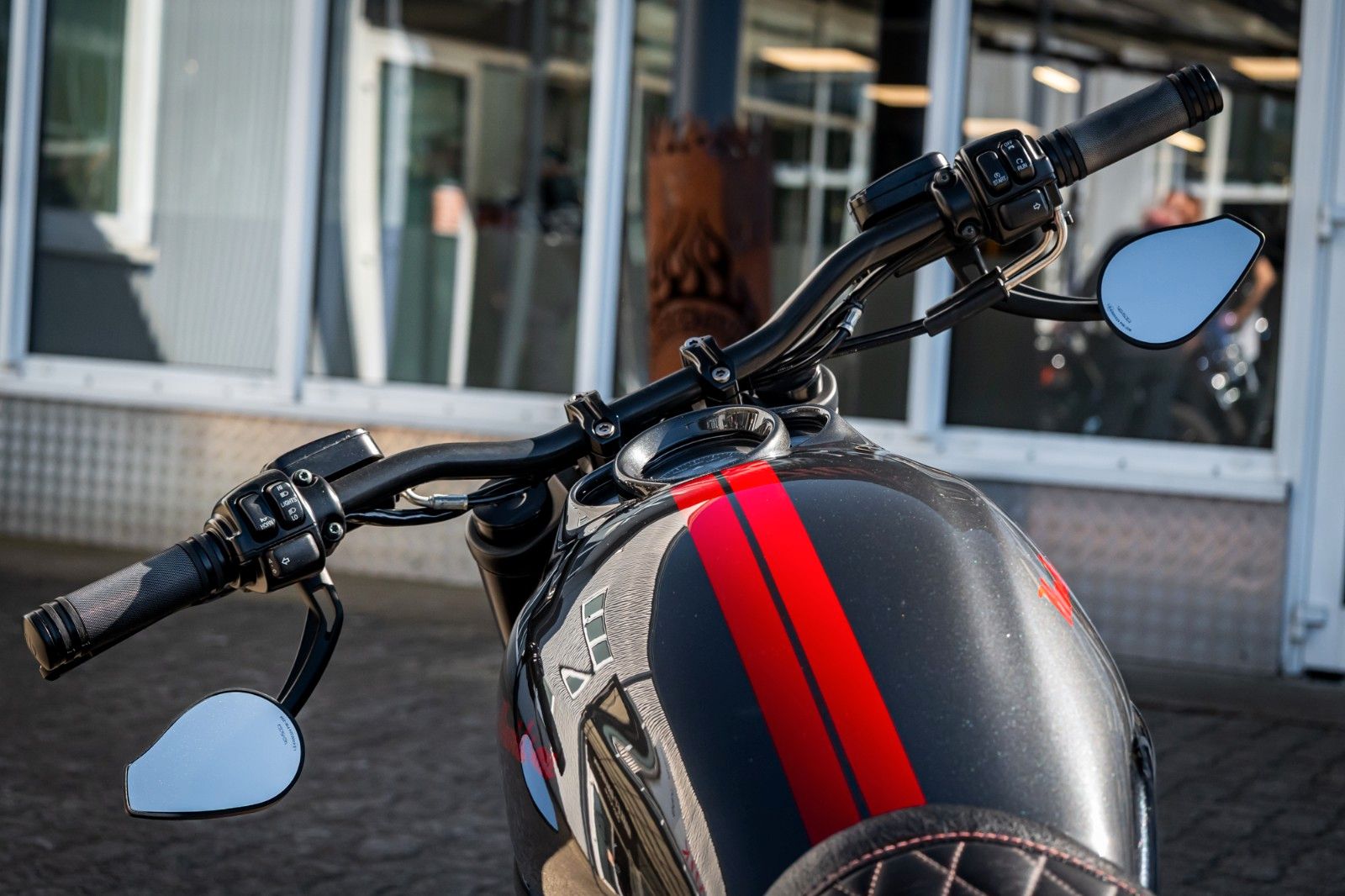 Fahrzeugabbildung Harley-Davidson VRSCDX Night Rod Special- Airride - Remus -
