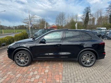 Porsche Cayenne - 2