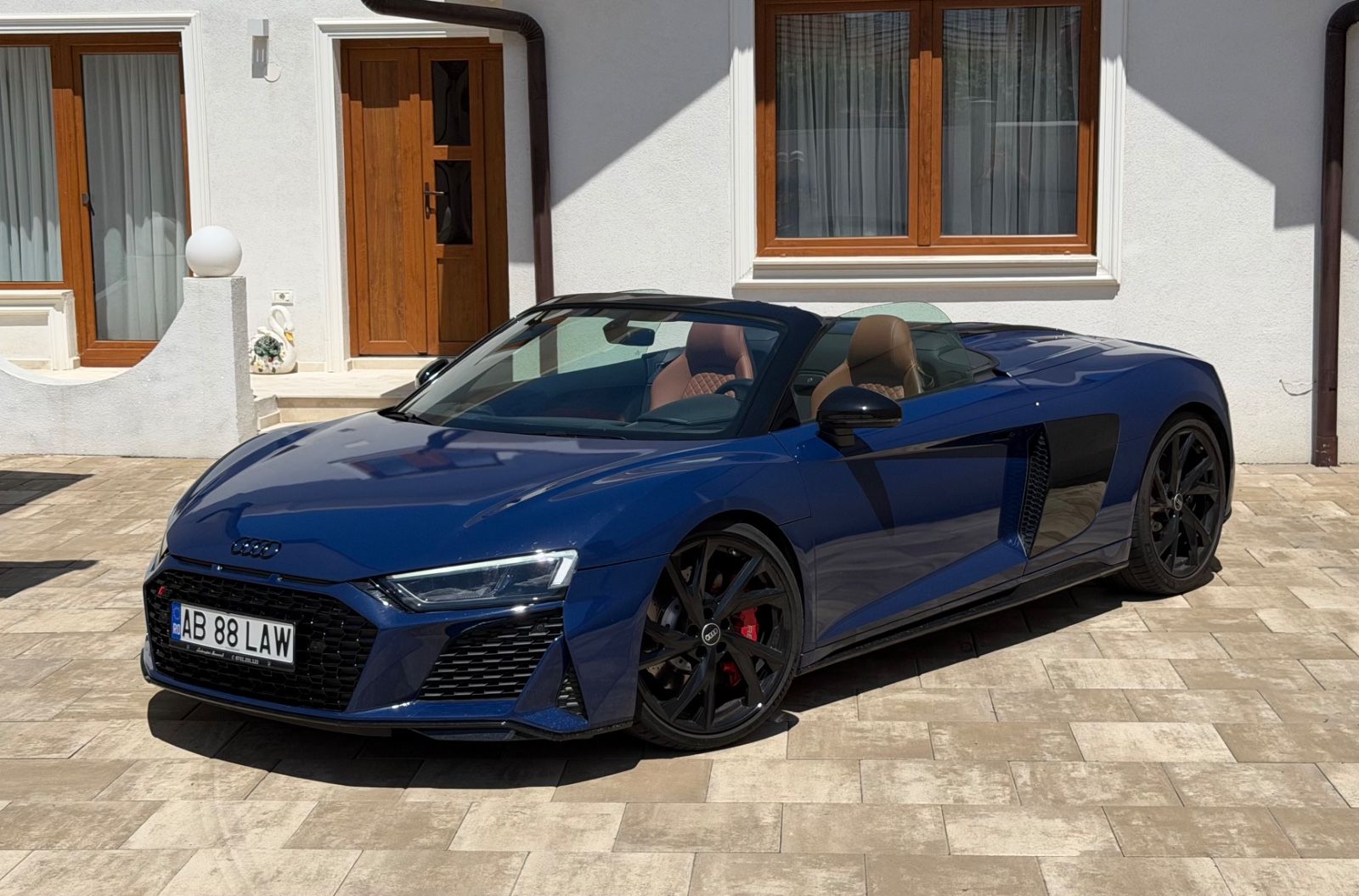 AUDI R8 5.2 FSI S tron. RWD spyder 