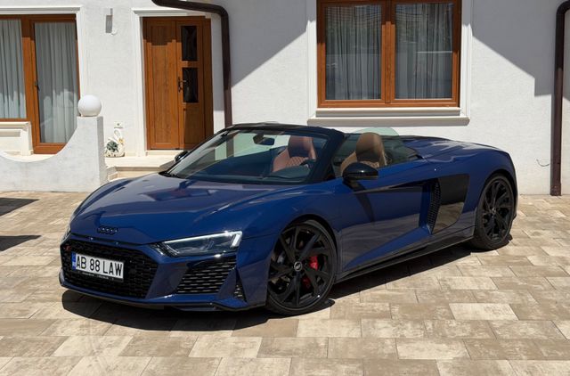 AUDI R8 5.2 FSI S tron. RWD spyder 