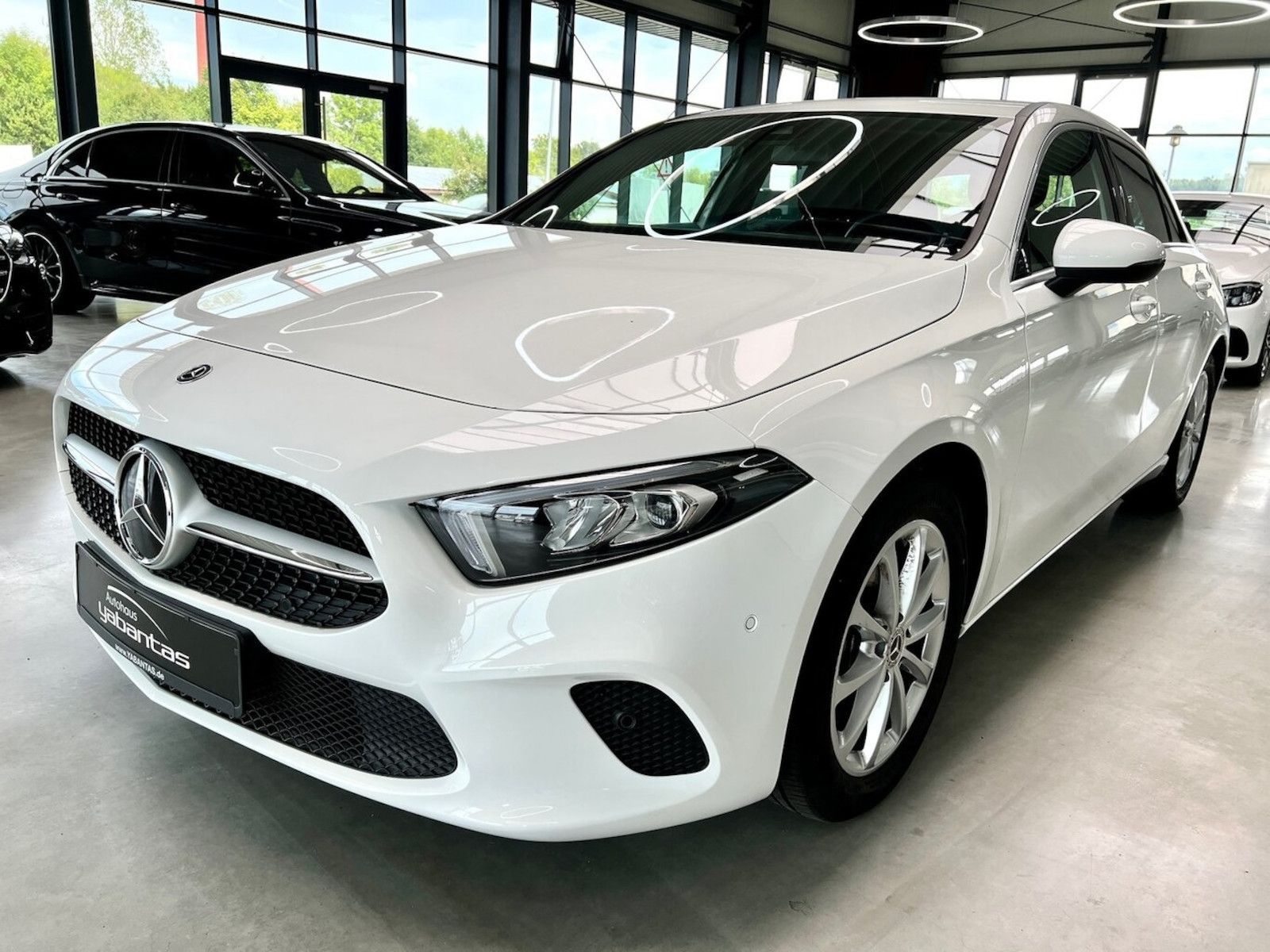 MERCEDES-BENZ A 180 Progressive AHK VERKEHRZEICHEN ERKENNUNG