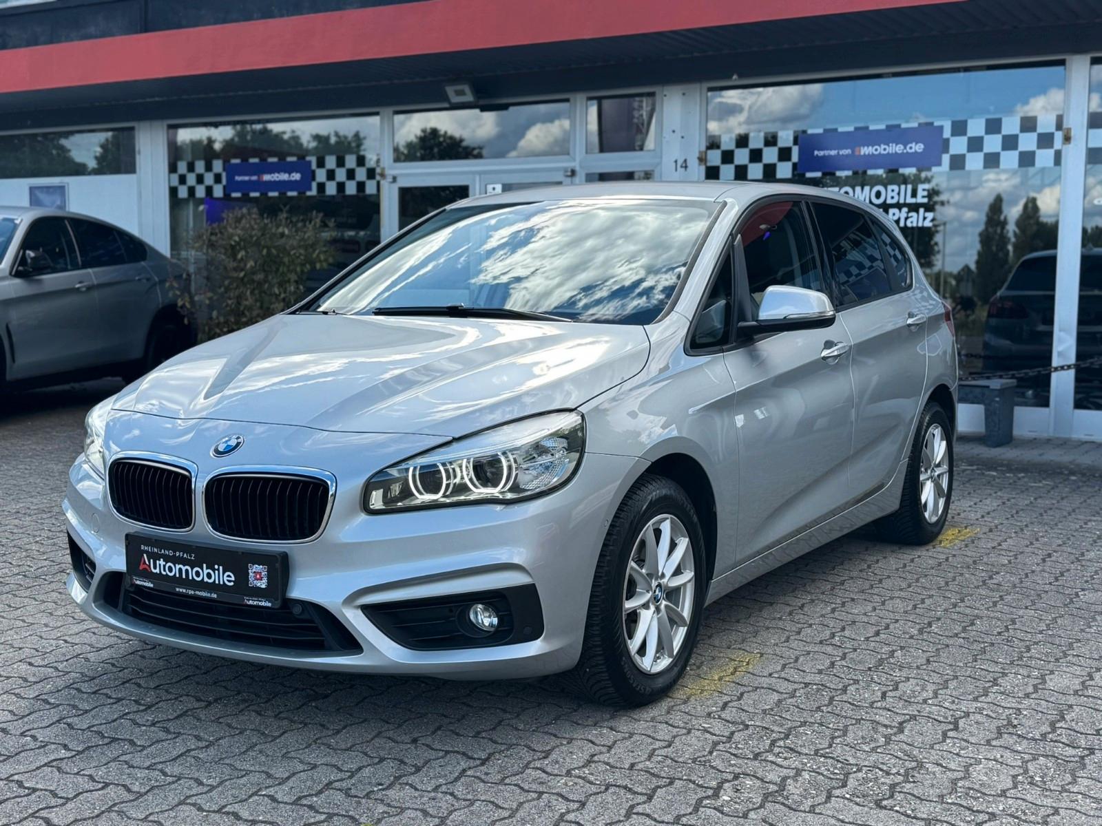 BMW 220i Advantage/2.HAND/AUTOMATIK/SCHECKHFT/AHK