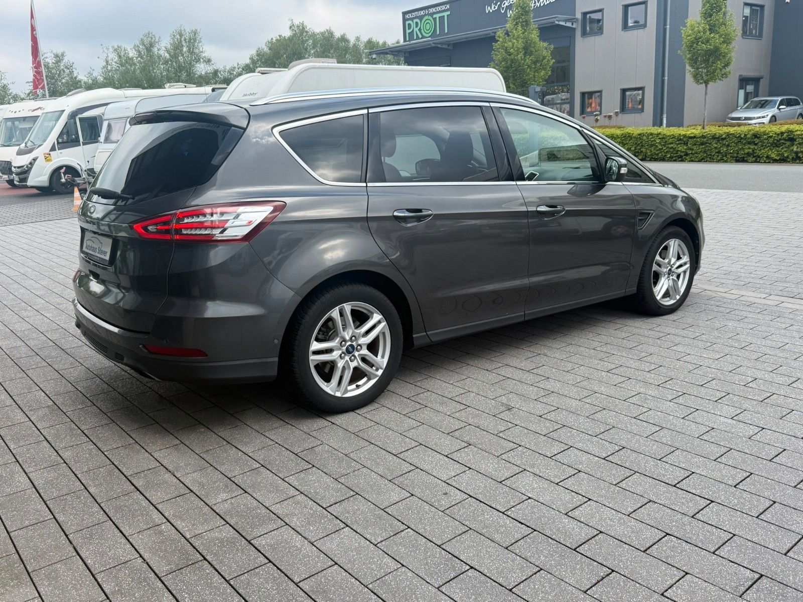 Fahrzeugabbildung Ford S-MAX Titanium 7 Sitzplätze