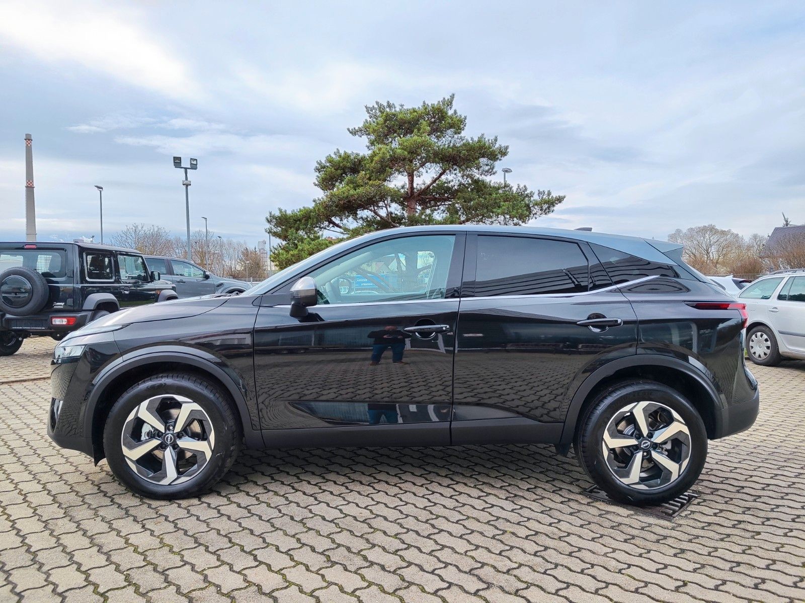 Fahrzeugabbildung Nissan Qashqai 1.3 AT N-Connecta WINTER+2FARB