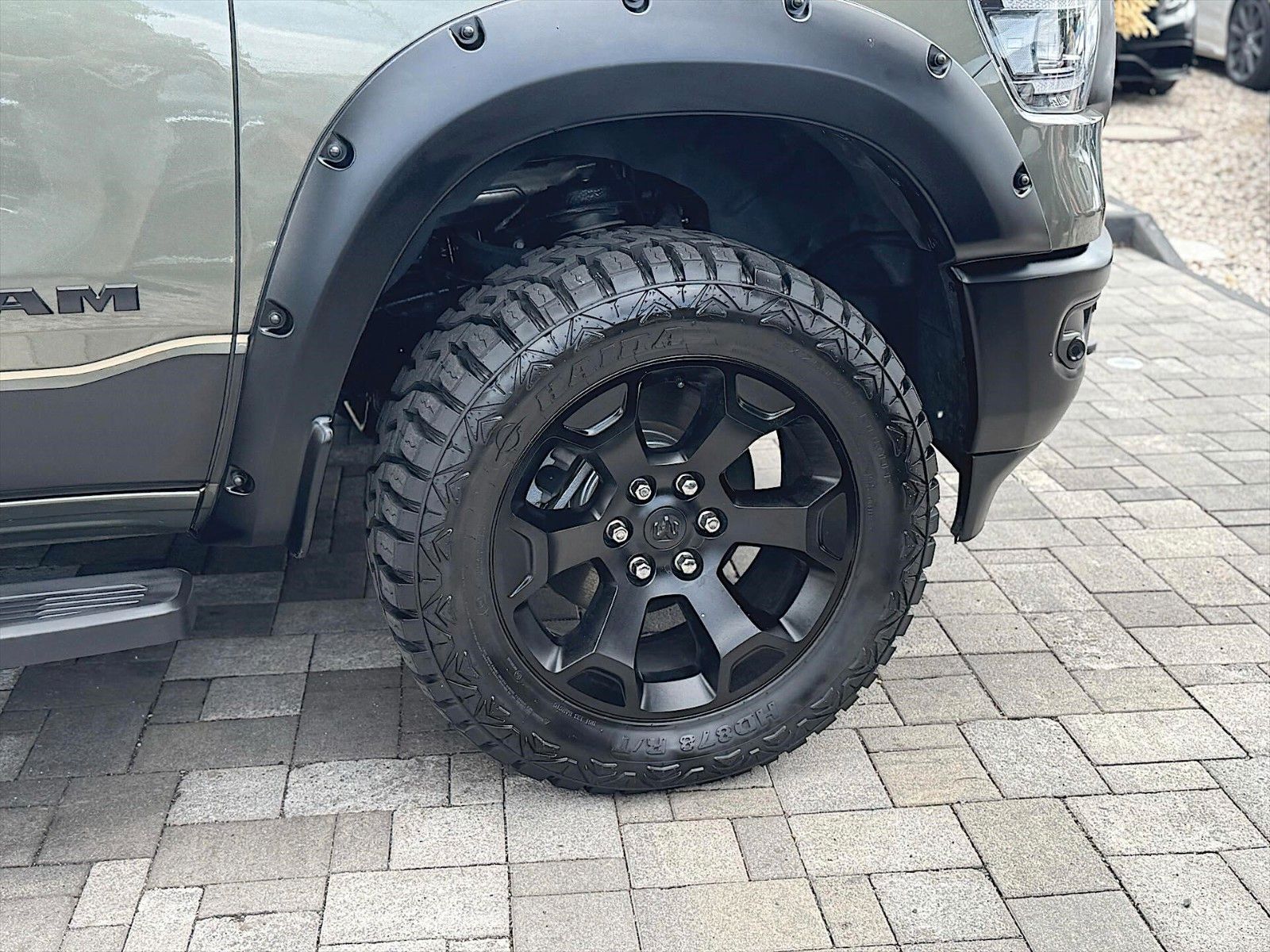 Fahrzeugabbildung Dodge RAM 5.7 V8 HEMI US ARMY STYLE Offroad 4x4 LED