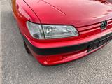 Peugeot 306 1.8 Cabrio Cabrio - Peugeot 306 mit Benzin-Antrieb: Cabrio