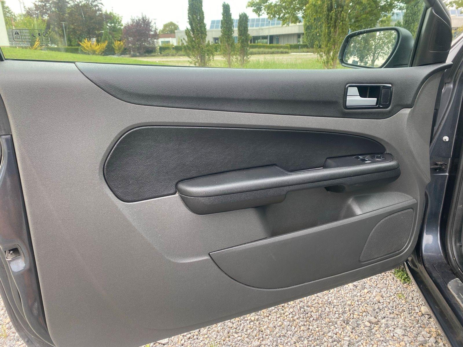Ford Focus 2006 — photo 13